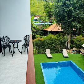 Hillside Haven-Luxury Room