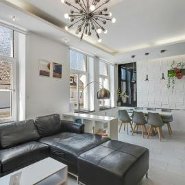 Moderne & Rustikale Wohnung I kostenlose Parkplätze I Zentral I Nähe Köln Messe Deutz I Top Anbindung，位于艾托弗的酒店