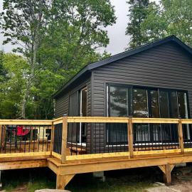 Lakefront Studio Cottage #7，位于Dillon的酒店