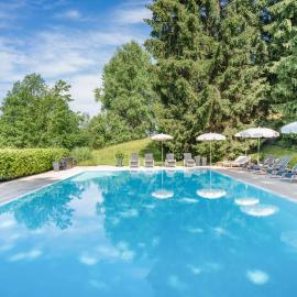 Romantik Hotel Die Gersberg Alm mit Panoramablick auf Salzburg und Outdoor Pool ab Mai，位于萨尔茨堡的酒店