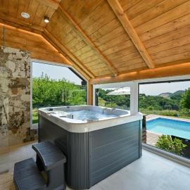 Private Villa with Pool and Jacuzzi Dreamy Hill，位于Pregrada的酒店