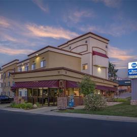 Best Western Alpenglo Lodge，位于冬季公园的酒店