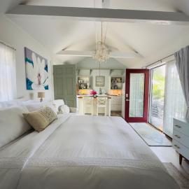 Recharge at Tranquil Sea Salt Cottage in Historic Wiscasset