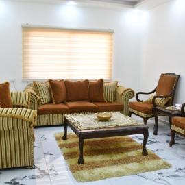 Furnished Apartment شقة مفروشة，位于伊尔比德的酒店