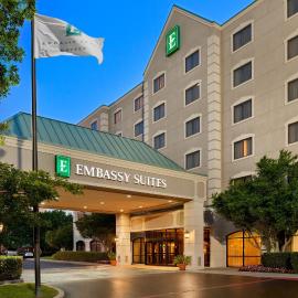 Embassy Suites by Hilton Dallas Near the Galleria，位于Inwood的酒店