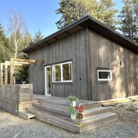 Newly built cottage near the sea and beach SE09110，位于Henån的酒店
