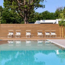 Hotel Mealba Suite & Pool，位于萨龙诺的酒店