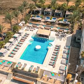 Chateau Cabana Resort，位于朱拜勒的酒店