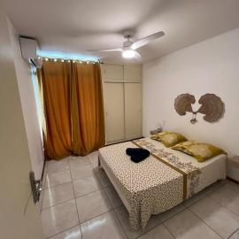 Appartement proche aéroport au rez-de-chaussée，位于萨莱比梅的酒店