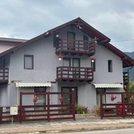 La Măriuca，位于比卡兹的酒店