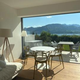 Traumsee Lodge am Traunsee in Gmunden mit 180 Grad See- und Traunsteinblick，位于格蒙登的酒店