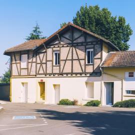 Hôtel & Résidence Avermes，位于阿维尔梅斯的酒店