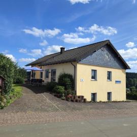 Ferienhaus Gönen，位于Bleialf的酒店