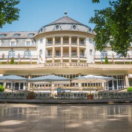 Parkhotel Kurhaus，位于巴特克罗伊茨纳赫的酒店