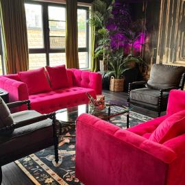 Romantic Couples Getaway Downtown Saugatuck Walk everywhere，位于索格塔克的酒店