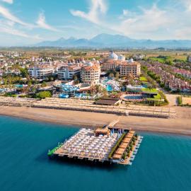 Kirman Belazur Resort & Spa，位于贝莱克的酒店