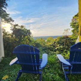The Seneca Sunset Suites，位于Burdett的酒店