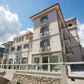 Hotel Al Campanile - Luxury Suites & Apartments，位于巴韦诺的酒店