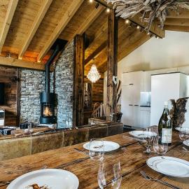 CHALET MOUTON a 4-Bedroom Alpine Chic Escape in Saas-Fee，位于萨斯费的酒店