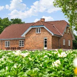3 Bedroom Beautiful Home In Videbæk，位于Videbæk的酒店