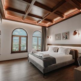 Sharm Hotel Luxury，位于吉诺卡斯特的酒店