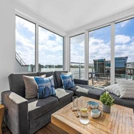 Schwimmendes Ferienhaus Swimming Lounge，位于卡珀尔恩的酒店
