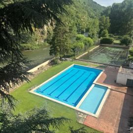 Apartament Rialp amb vistes al riu Noguera Pallaresa，位于里亚尔普的酒店
