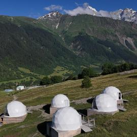 Glamp Peaks Mestia，位于梅斯蒂亚的酒店