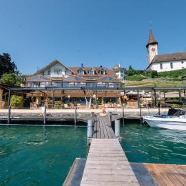 HAUS AM SEE Lakefront Rooms on Lake Thun SELF CHECK-IN Digital Reception，位于图恩湖畔上霍芬的酒店