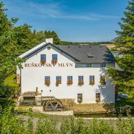 Buškovský mlýn 1580，位于Dolní Bousov的酒店
