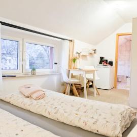 Urlaubsmagie Ferienwohnung Lerchenlied - ruhig & nah am Wanderweg - L7，位于塞布尼茨的酒店