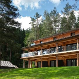 Esperanza Lake Resort, a Member of Design Hotels，位于特拉凯的酒店