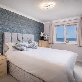 The Beachcomber - seafront, free parking, free wifi，位于克利夫利斯的酒店