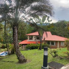 Casa en Condominio vía Villeta，位于Nimaima的酒店