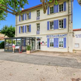 Hotel Restaurant Le Castel Fleuri，位于Carnoules的酒店