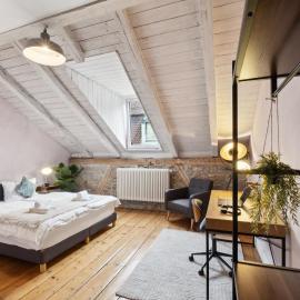 The R Loft - Cosy Hostel, Communal Bathroom and Kitchen，位于奥尔滕的酒店