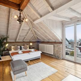 The R Loft - Cosy Hostel, Communal Bathroom and Kitchen，位于奥尔滕的酒店