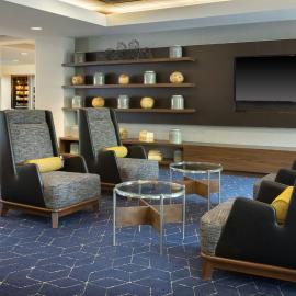 Courtyard by Marriott Traverse City，位于特拉弗斯城的酒店