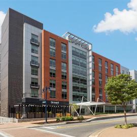 Hyatt Place National Harbor,位于国家海港的酒店