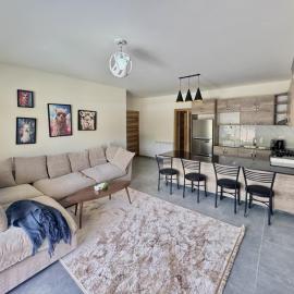 Astra Faqra 3BR w Pool and Balcony，位于Afqā的酒店