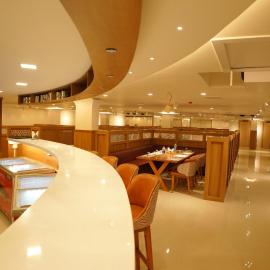 Hotel Grand Courtyard Pala，位于Pala的酒店