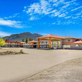 Days Inn by Wyndham Golden，位于戈尔登的酒店