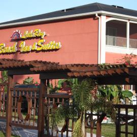 Lake Roy Beach Inn - Winter Haven，位于温特黑文的酒店