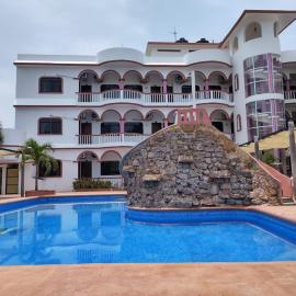 Hotel Real del Quijote a sólo 50 metros de la playa，位于特科卢特拉的酒店