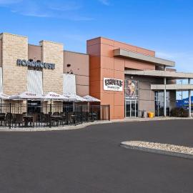 Days Inn & Suites by Wyndham Winkler，位于Winkler的酒店