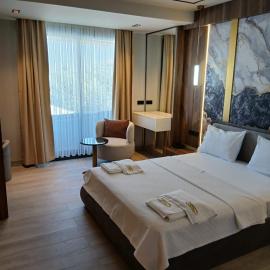 Golden Stone Hotel Akçay,位于埃德雷米特的酒店