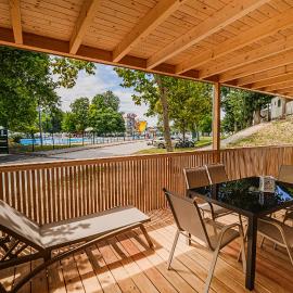 Premium Mobile Homes with Thermal Riviera Tickets，位于卡特兹奥布萨维的酒店