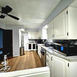 Super Comfy Entire Home，位于斯克兰顿的酒店