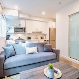 The Roland - Corktown Comfort Basement Suite Downtown Stay