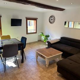 Appartement Duplex climatisé centre historique，位于格拉斯的酒店